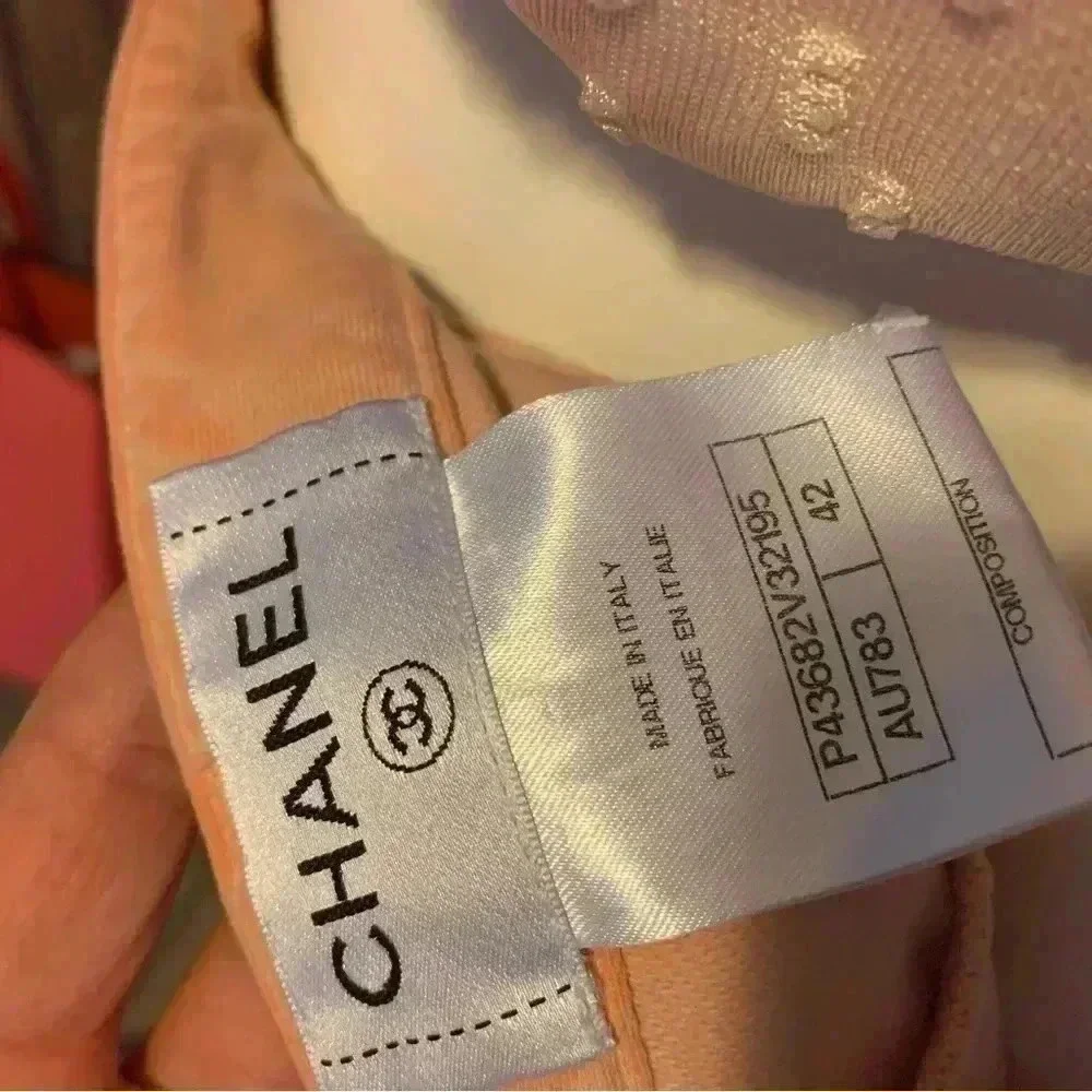 CHANEL pants good